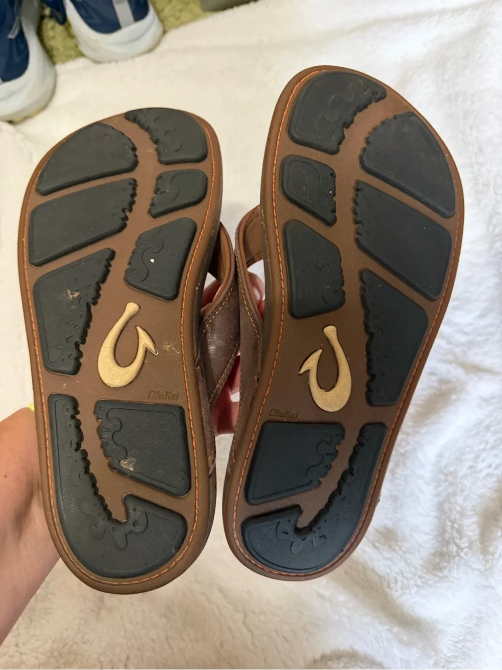 Olukai Men's NUI Brown  size 41 or men’s 8 Leather Flip Flops - Comfortable